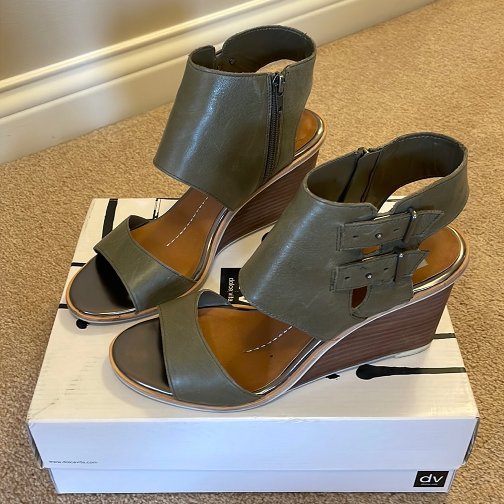 DV Dolce Vita Olive leather Cambria Wedges size 10